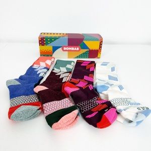 NEW $95 BOMBAS Snowflake Gift Box 4 Pack Crew Socks Women's LARGE